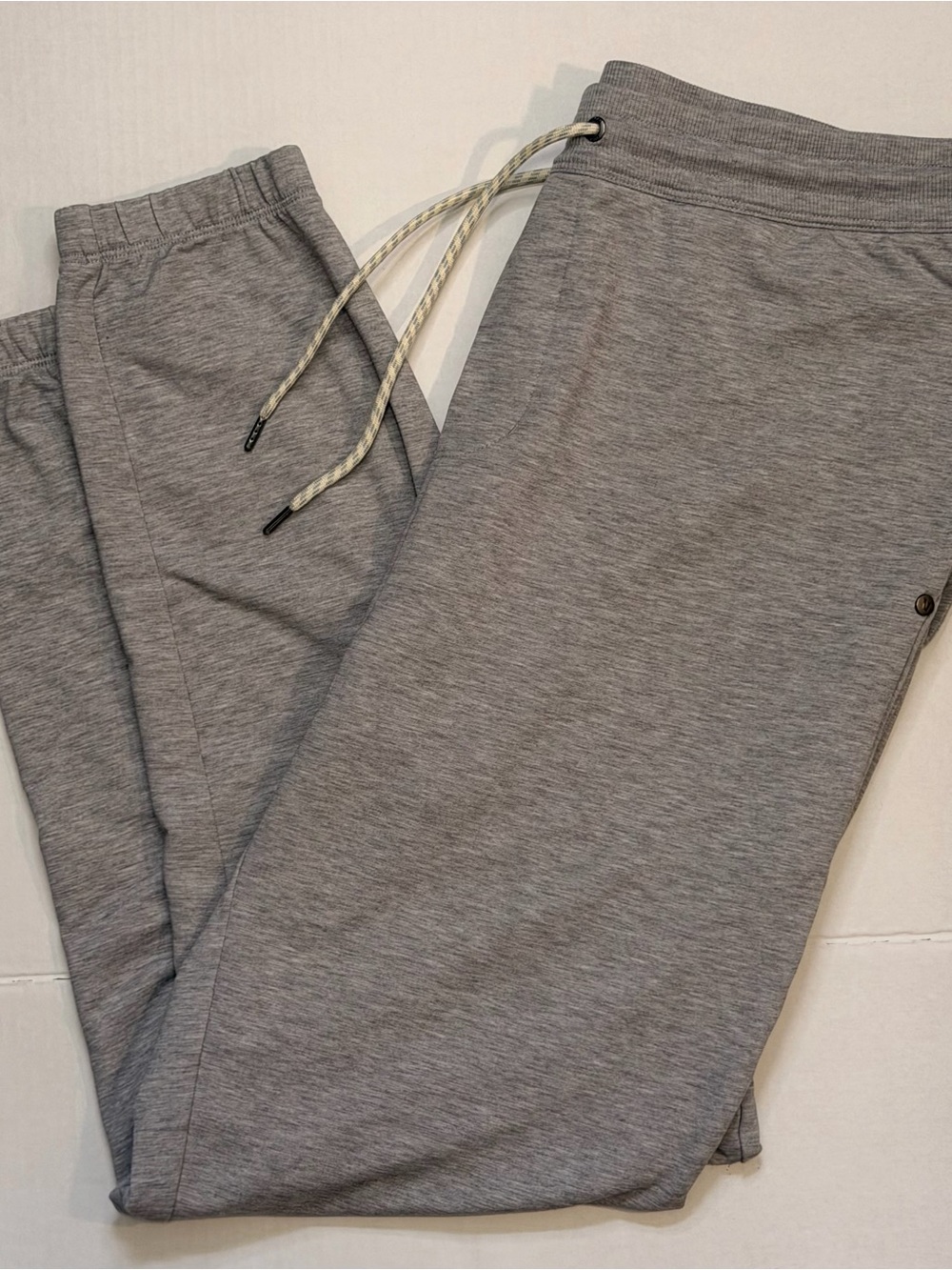 Vuori Heather Gray Men's Jogger Sweatpants